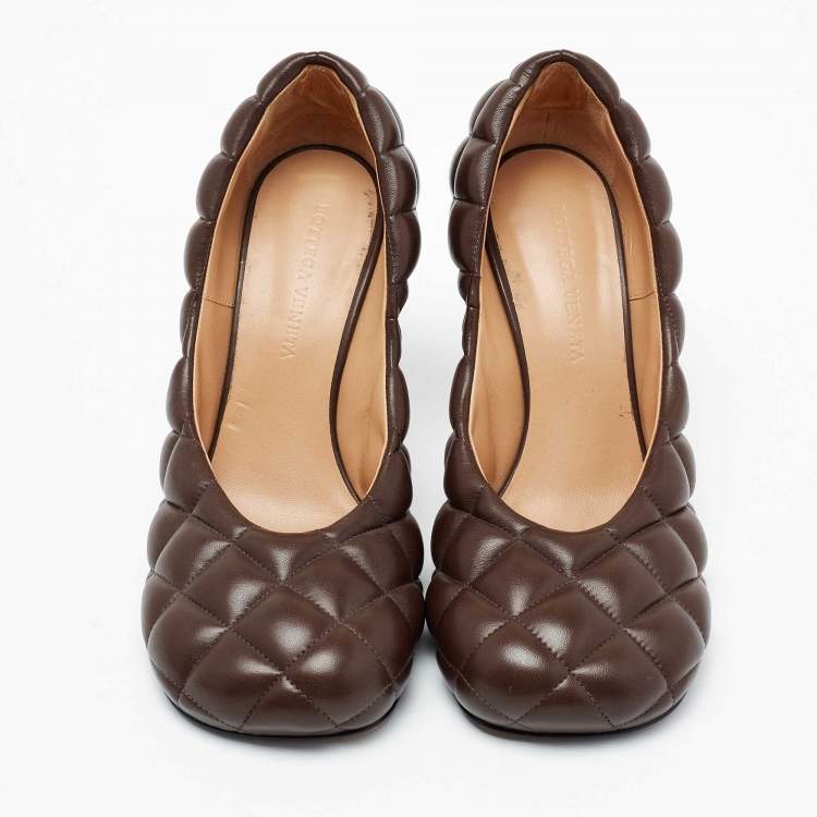 مملوكة مسبقًا Bottega Veneta Brown Quilted Leather Padded Bloc Square Toe Pumps Size 36.5