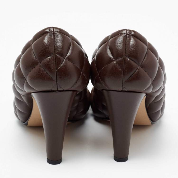 مملوكة مسبقًا Bottega Veneta Brown Quilted Leather Padded Bloc Square Toe Pumps Size 36.5