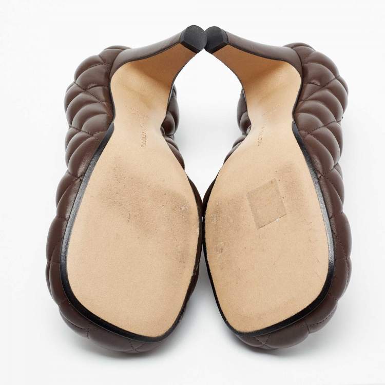 مملوكة مسبقًا Bottega Veneta Brown Quilted Leather Padded Bloc Square Toe Pumps Size 36.5