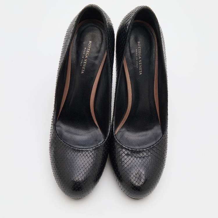 Pre Owned Bottega Veneta Black Python Block Heel Pumps Size 38