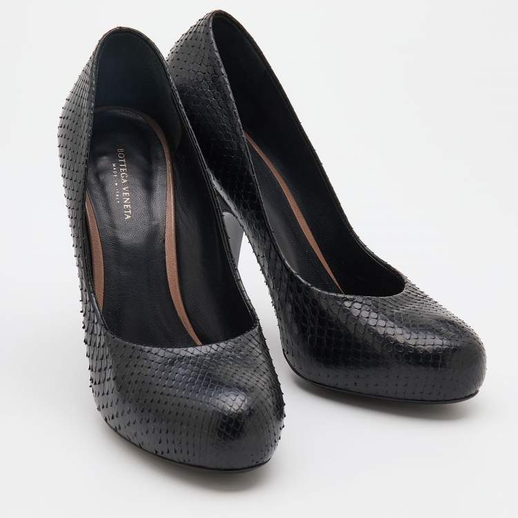 Pre Owned Bottega Veneta Black Python Block Heel Pumps Size 38