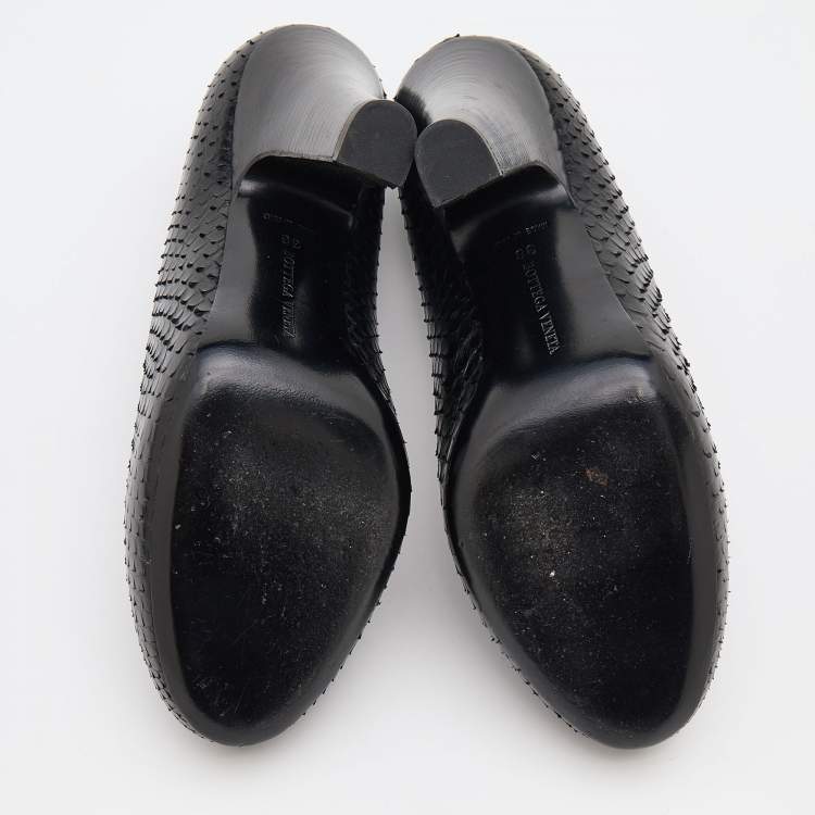 Pre Owned Bottega Veneta Black Python Block Heel Pumps Size 38