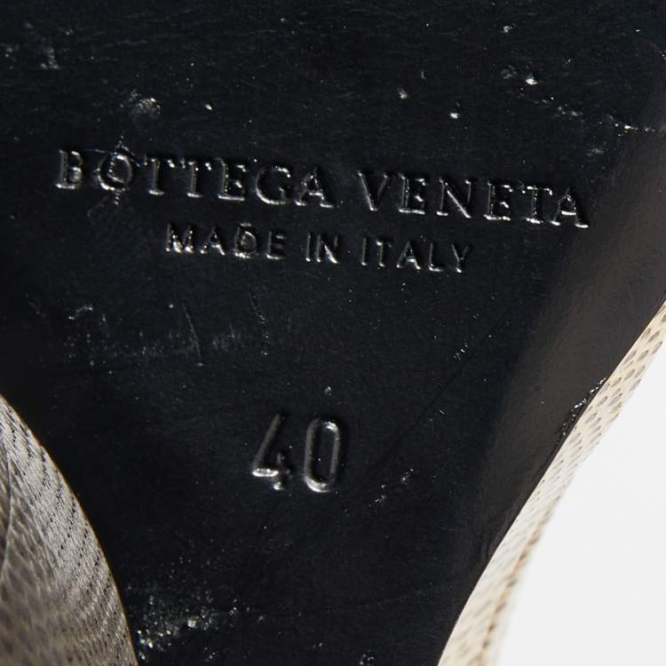 Pre Owned Bottega Veneta Cream/Silver Iguana And Leather Wedge Ankle Strap Sandals Size 40