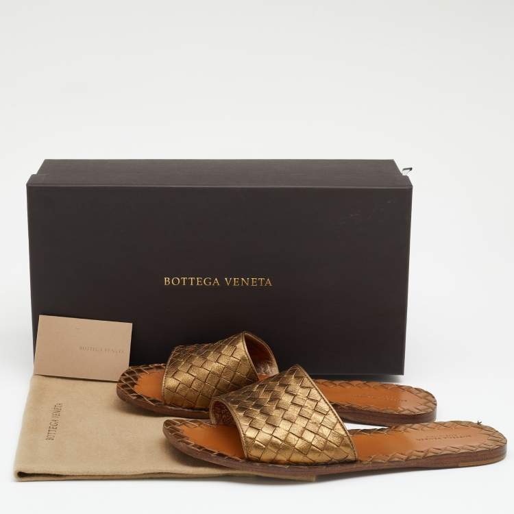 مملوكة مسبقًا Bottega Veneta Metallic Gold Intrecciato Leather Flat Slide Sandals Size 39