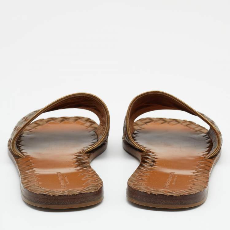 مملوكة مسبقًا Bottega Veneta Metallic Gold Intrecciato Leather Flat Slide Sandals Size 39