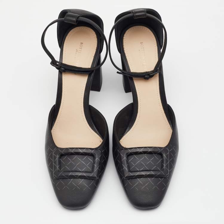 مملوكة مسبقًا Bottega Veneta Black Leather Ankle Strap Sandals Size 37