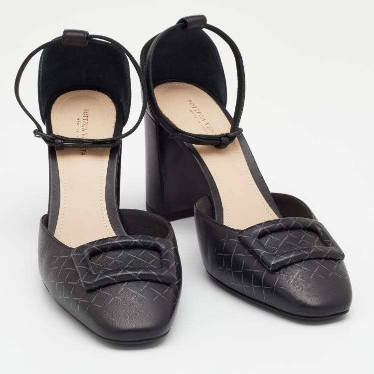 مملوكة مسبقًا Bottega Veneta Black Leather Ankle Strap Sandals Size 37