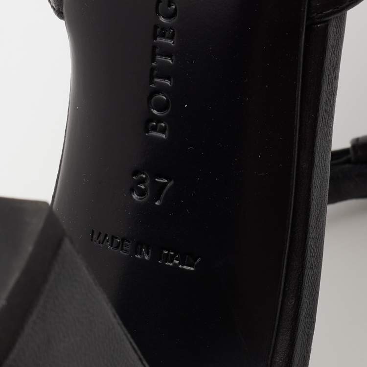 مملوكة مسبقًا Bottega Veneta Black Leather Ankle Strap Sandals Size 37
