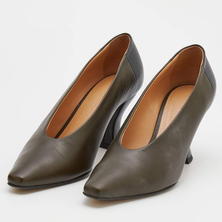 Pre Owned Bottega Veneta Dark Olive Green/Black Almond Curved Pumps Size 39