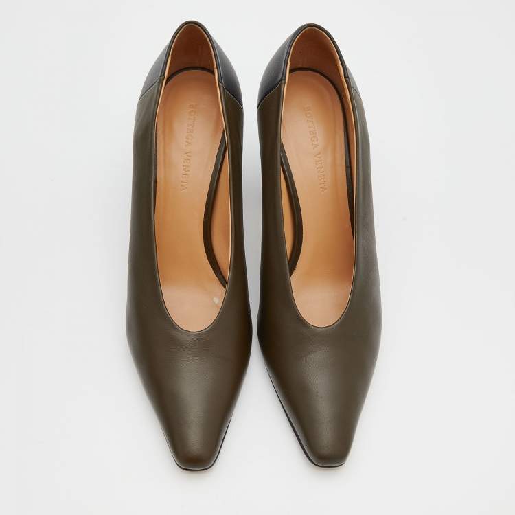 Pre Owned Bottega Veneta Dark Olive Green/Black Almond Curved Pumps Size 39