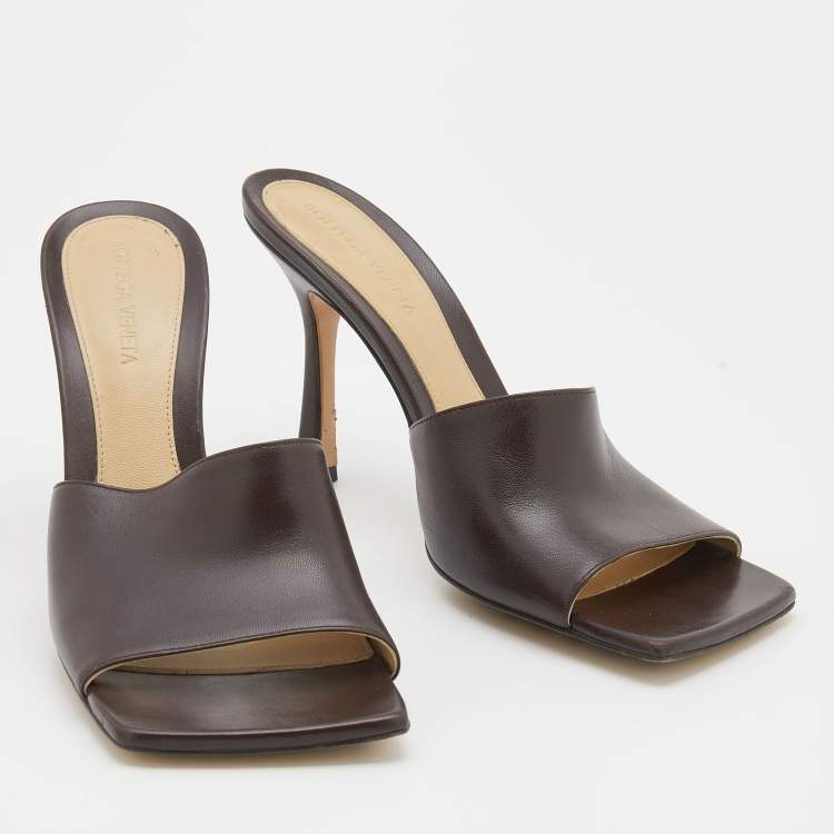 Pre Owned Bottega Veneta Brown Leather Stretch Square-Toe Slide Sandals Size 38.5