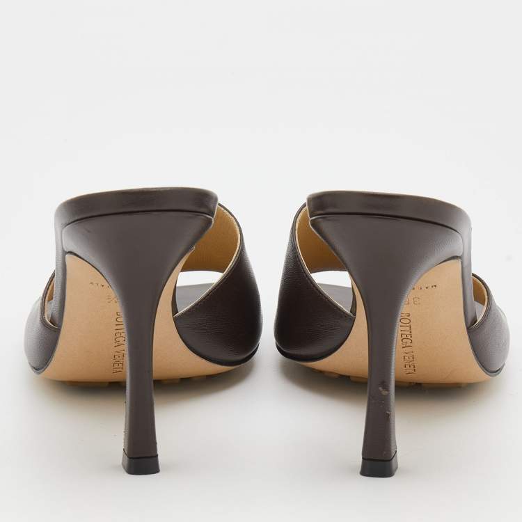 Pre Owned Bottega Veneta Brown Leather Stretch Square-Toe Slide Sandals Size 38.5