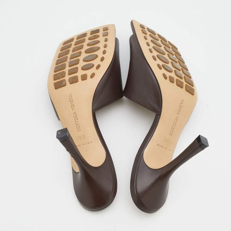 Pre Owned Bottega Veneta Brown Leather Stretch Square-Toe Slide Sandals Size 38.5