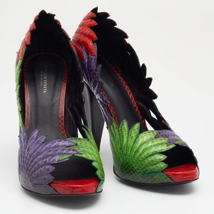 مملوكة مسبقًا  Bottega Veneta Multicolor Python Floral Cutout Peep Toe Pumps Size 39.5