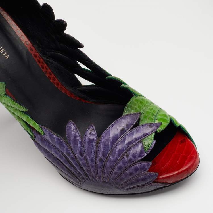 مملوكة مسبقًا  Bottega Veneta Multicolor Python Floral Cutout Peep Toe Pumps Size 39.5