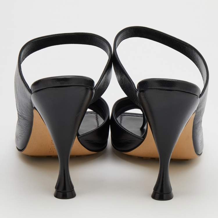 Pre Owned Bottega Veneta Black Leather Cutout Slide Sandals Size 40