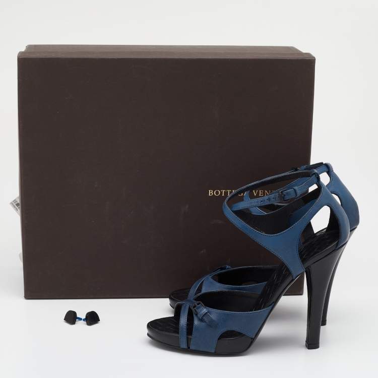 Pre Owned Bottega Veneta Blue Leather Ankle Strap Sandals Size 38