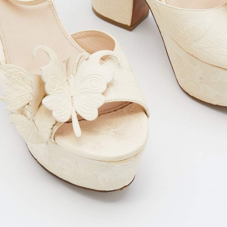 مملوكة مسبقًا Bottega Veneta Off-White Leather Butterfly Embossed Ankle Strap Platform Wedge Sandals Size 39