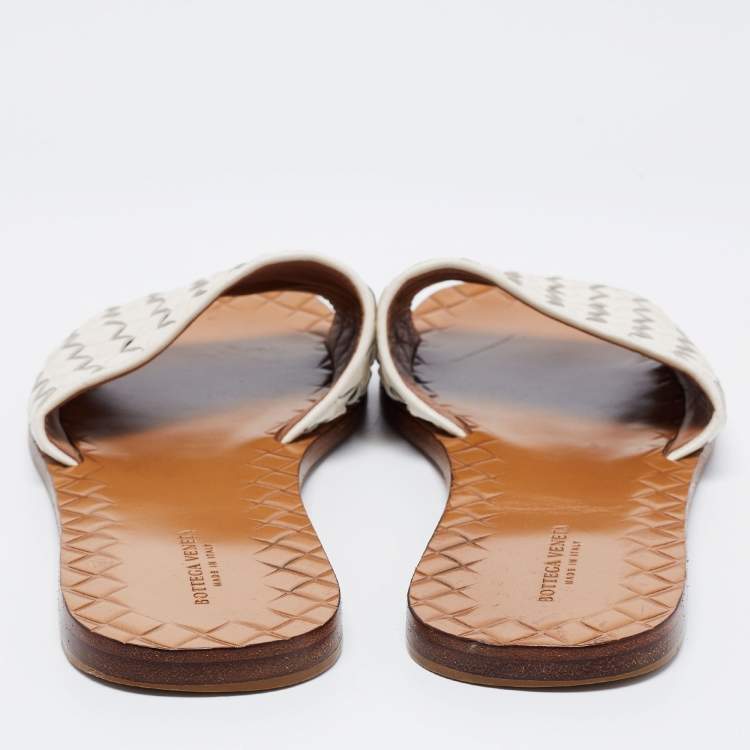 Pre Owned Bottega Veneta White Intrecciato Leather Flat Slides Size 37