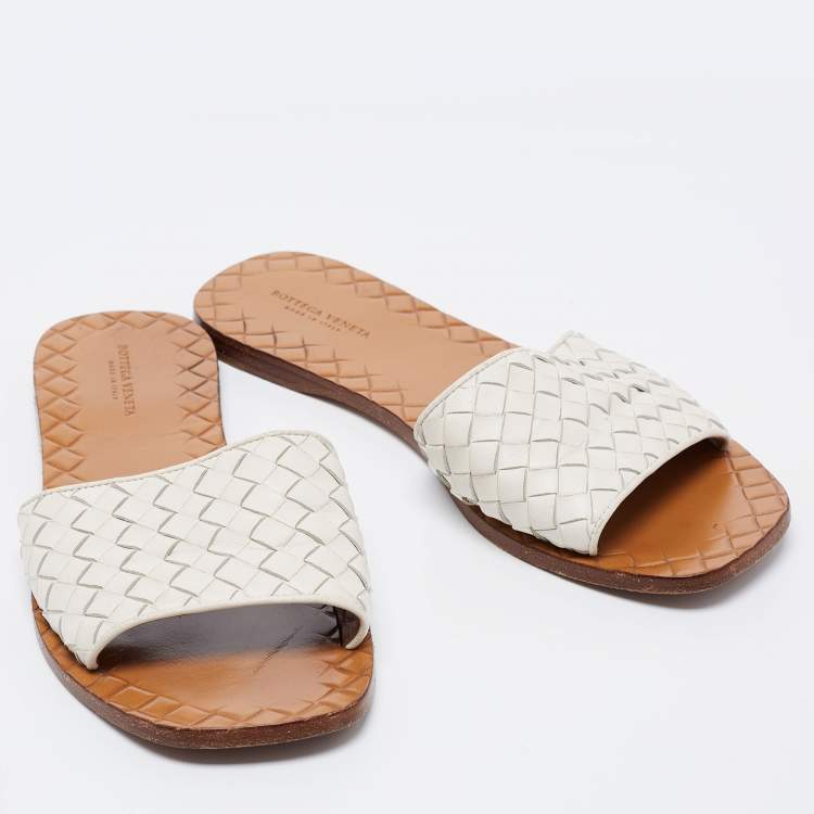 Pre Owned Bottega Veneta White Intrecciato Leather Flat Slides Size 37