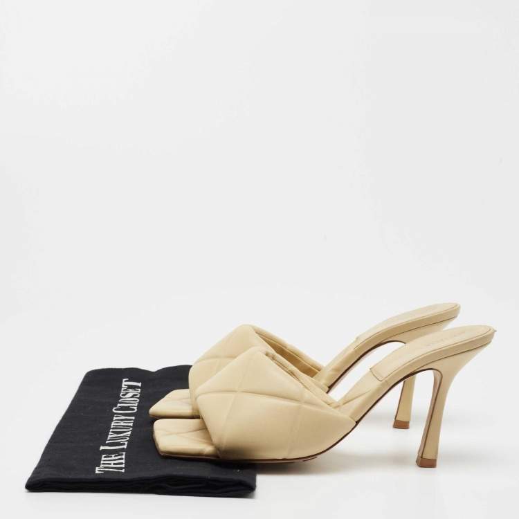 Pre Owned Bottega Veneta Cream Quilted Leather Slide Sandals Size 37.5