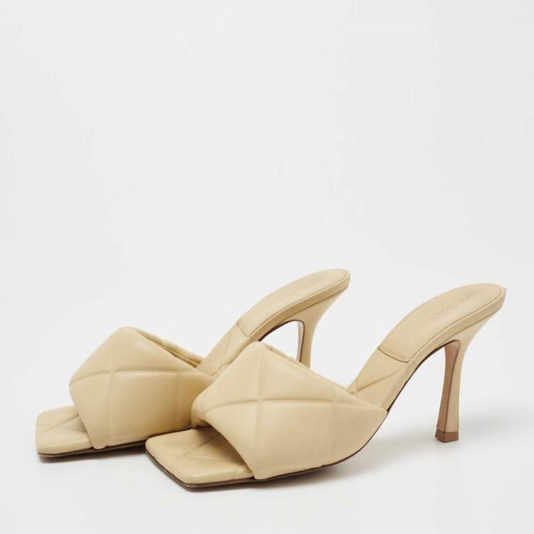 Pre Owned Bottega Veneta Cream Quilted Leather Slide Sandals Size 37.5
