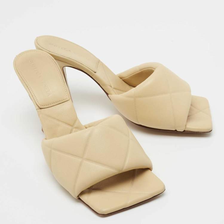 Pre Owned Bottega Veneta Cream Quilted Leather Slide Sandals Size 37.5