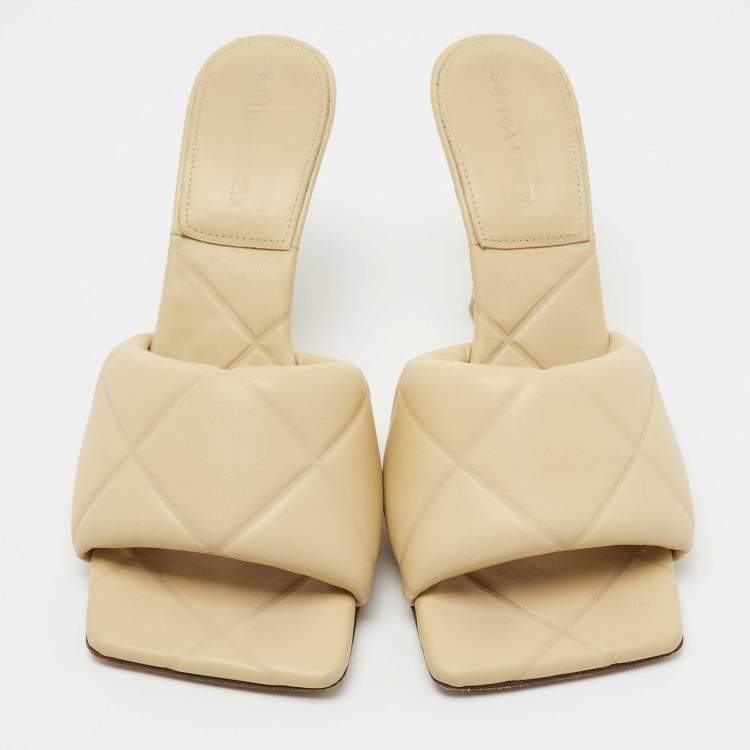 Pre Owned Bottega Veneta Cream Quilted Leather Slide Sandals Size 37.5