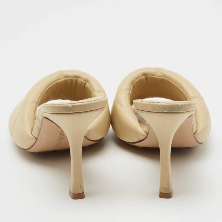 Pre Owned Bottega Veneta Cream Quilted Leather Slide Sandals Size 37.5