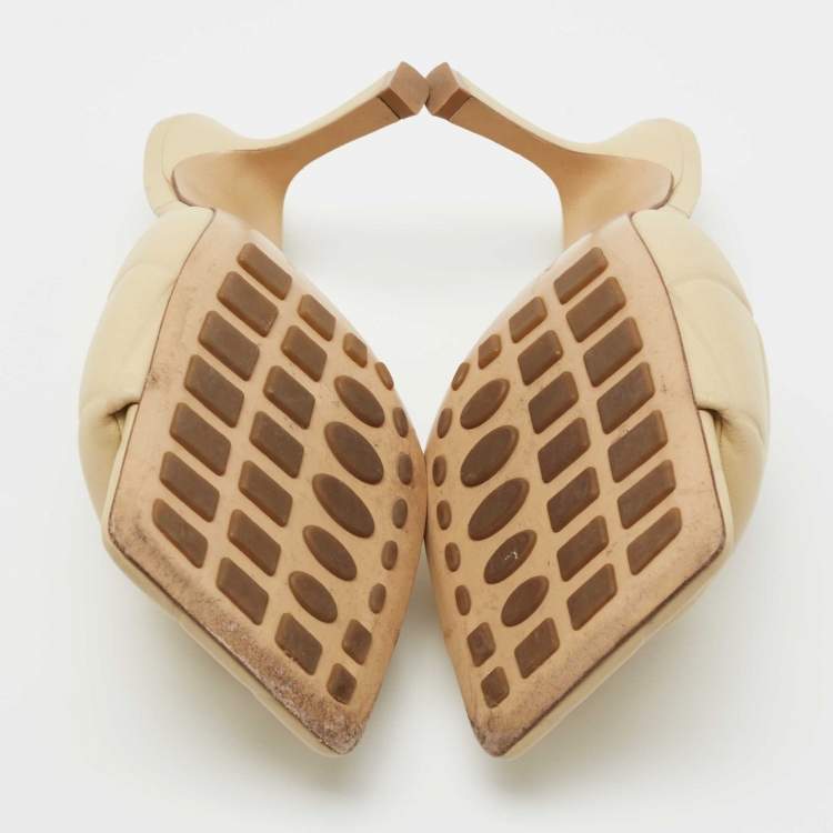 Pre Owned Bottega Veneta Cream Quilted Leather Slide Sandals Size 37.5