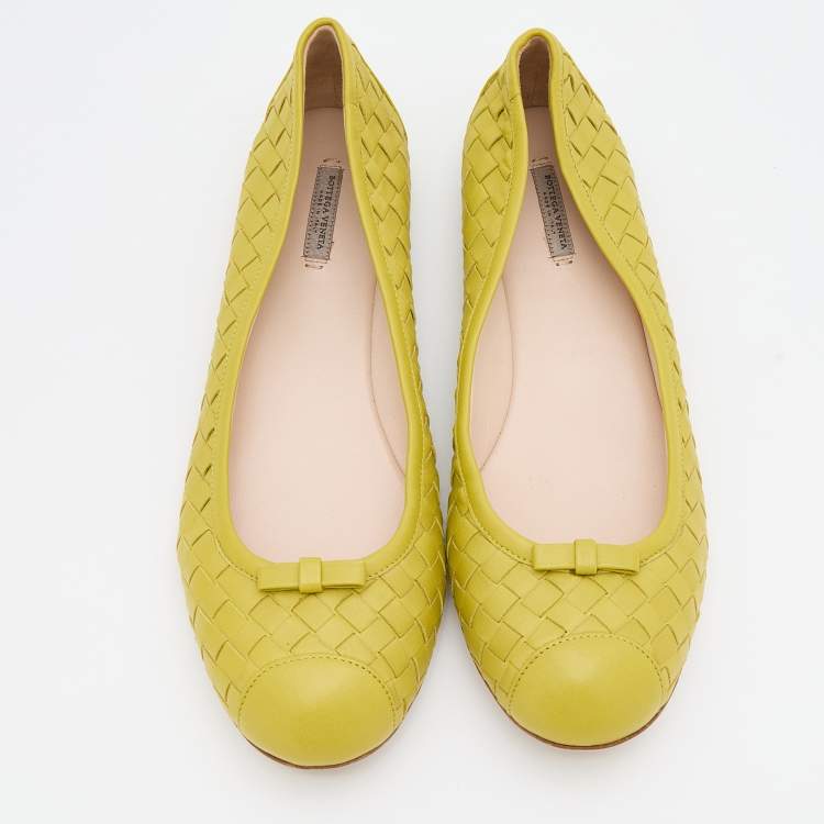 مملوكة مسبقًا Bottega Veneta Citrine Intrecciato Leather Bow Ballet Flats Size 38