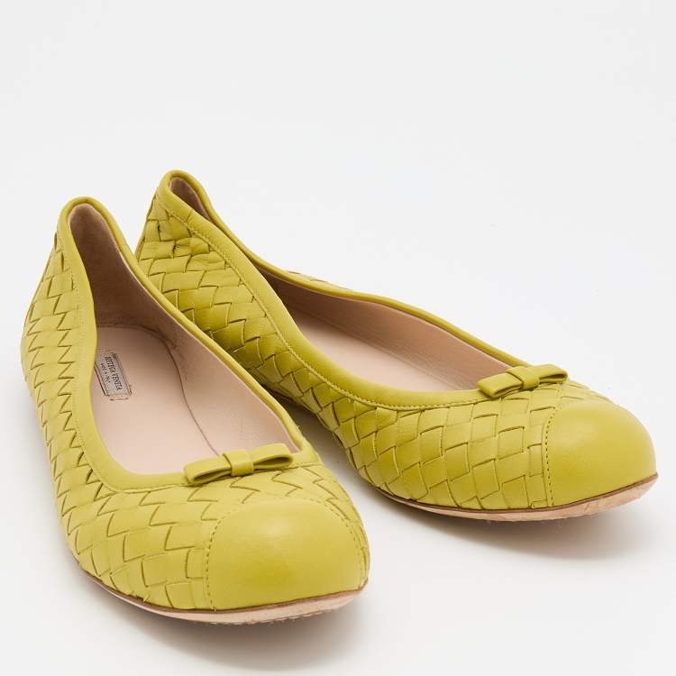 مملوكة مسبقًا Bottega Veneta Citrine Intrecciato Leather Bow Ballet Flats Size 38