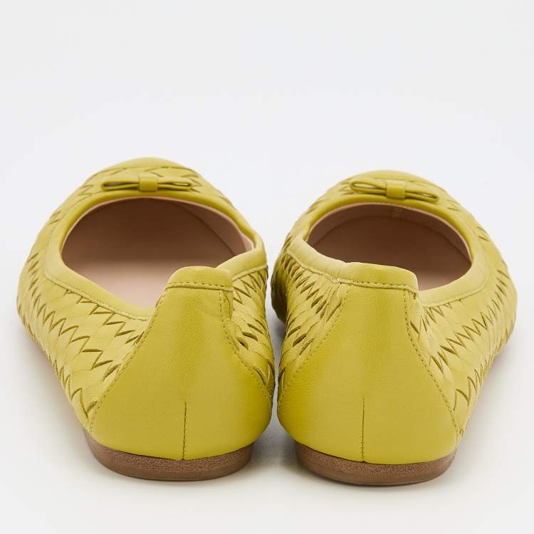 مملوكة مسبقًا Bottega Veneta Citrine Intrecciato Leather Bow Ballet Flats Size 38