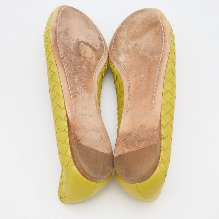 مملوكة مسبقًا Bottega Veneta Citrine Intrecciato Leather Bow Ballet Flats Size 38
