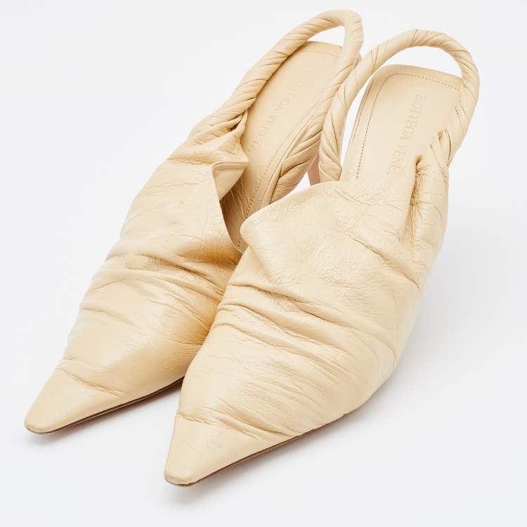 مملوكة مسبقًا Bottega Veneta Cream Leather Slingback Pumps Size 38.5