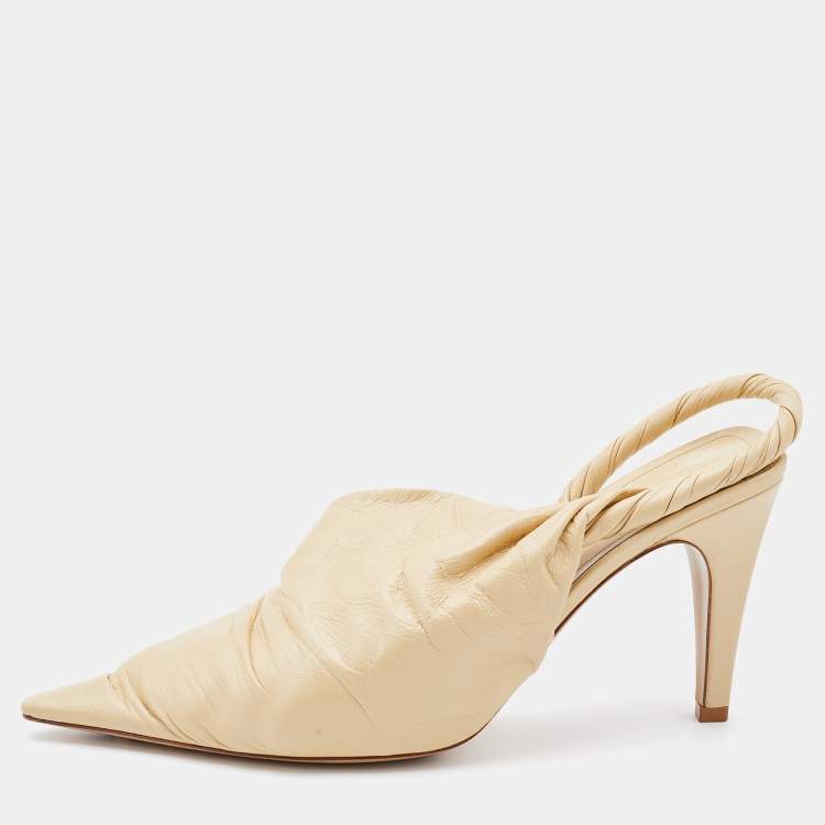 مملوكة مسبقًا Bottega Veneta Cream Leather Slingback Pumps Size 38.5
