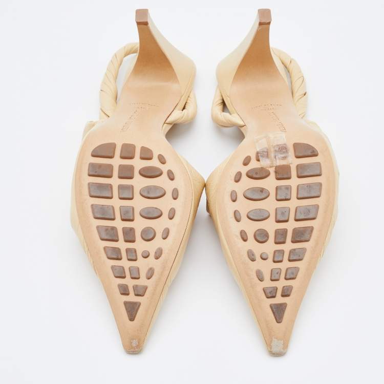 مملوكة مسبقًا Bottega Veneta Cream Leather Slingback Pumps Size 38.5