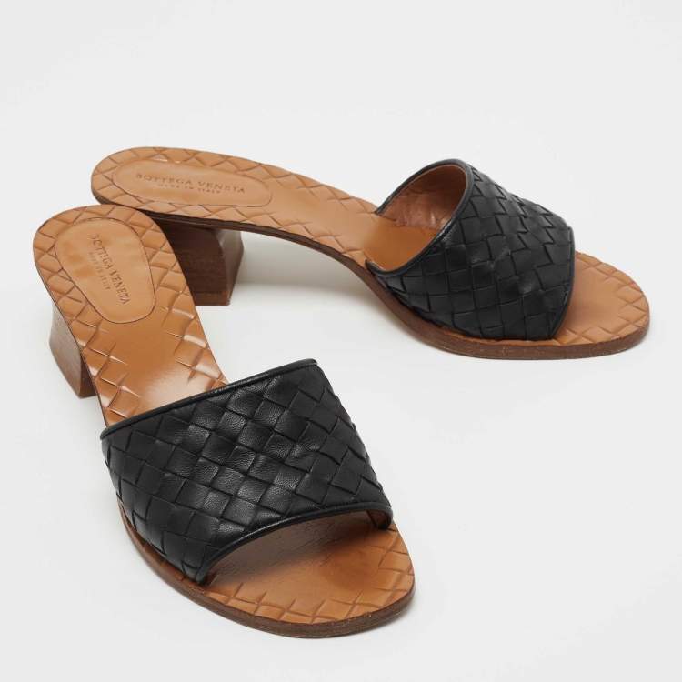 مملوكة مسبقًا Bottega Veneta Black Intrecciato Leather Ravello Slide Sandals Size 36
