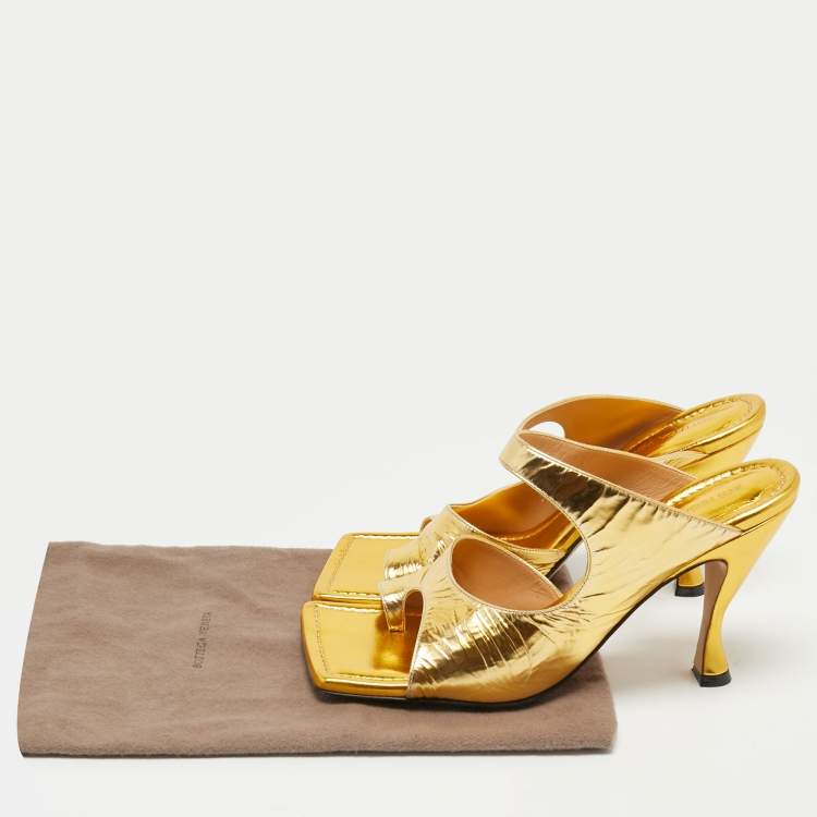 Pre Owned Bottega Veneta Gold Leather Toe Strap Slide Sandals Size 39