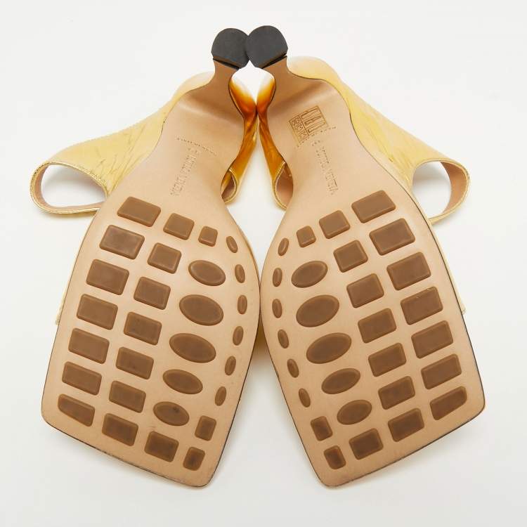 Pre Owned Bottega Veneta Gold Leather Toe Strap Slide Sandals Size 39