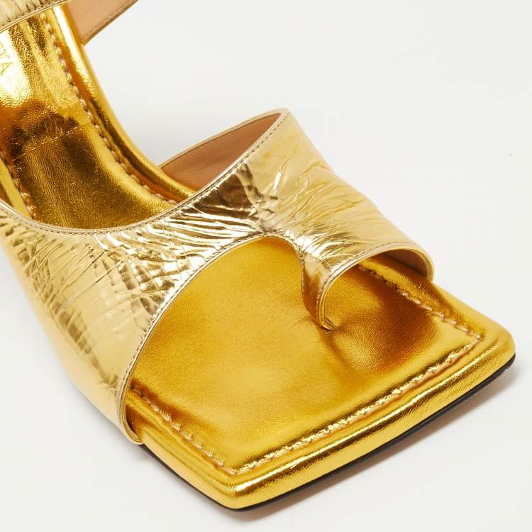 Pre Owned Bottega Veneta Gold Leather Toe Strap Slide Sandals Size 39