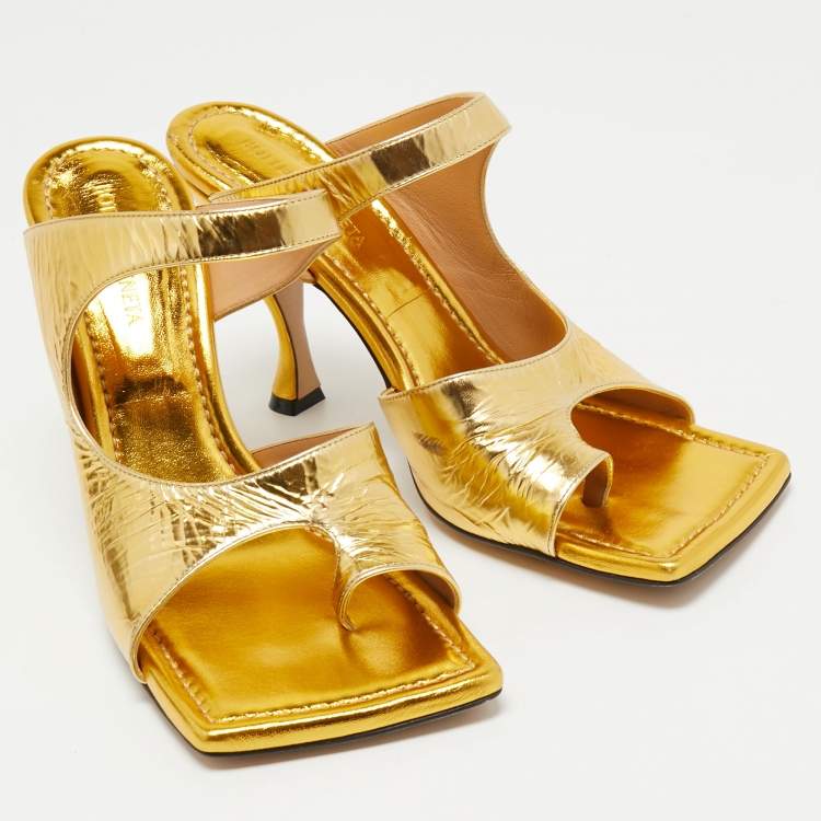 Pre Owned Bottega Veneta Gold Leather Toe Strap Slide Sandals Size 39