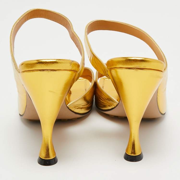 Pre Owned Bottega Veneta Gold Leather Toe Strap Slide Sandals Size 39