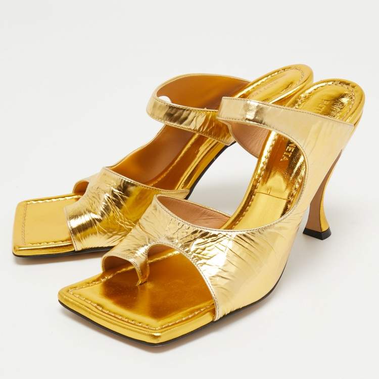 Pre Owned Bottega Veneta Gold Leather Toe Strap Slide Sandals Size 39