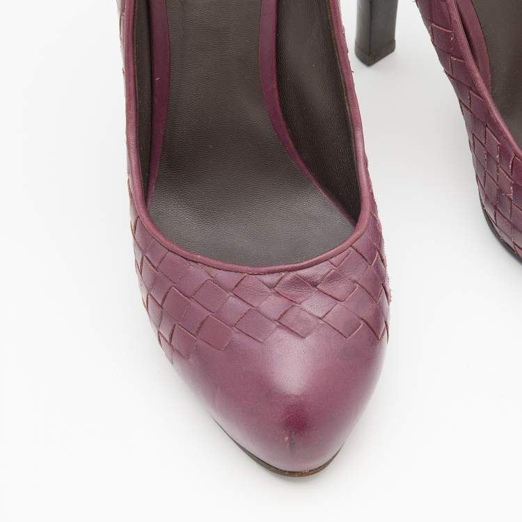 Pre Owned Bottega Veneta Burgundy Intrecciato Leather Almond Toe Pumps Size 40