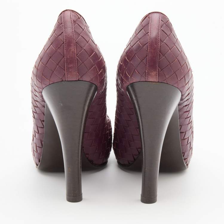 Pre Owned Bottega Veneta Burgundy Intrecciato Leather Almond Toe Pumps Size 40