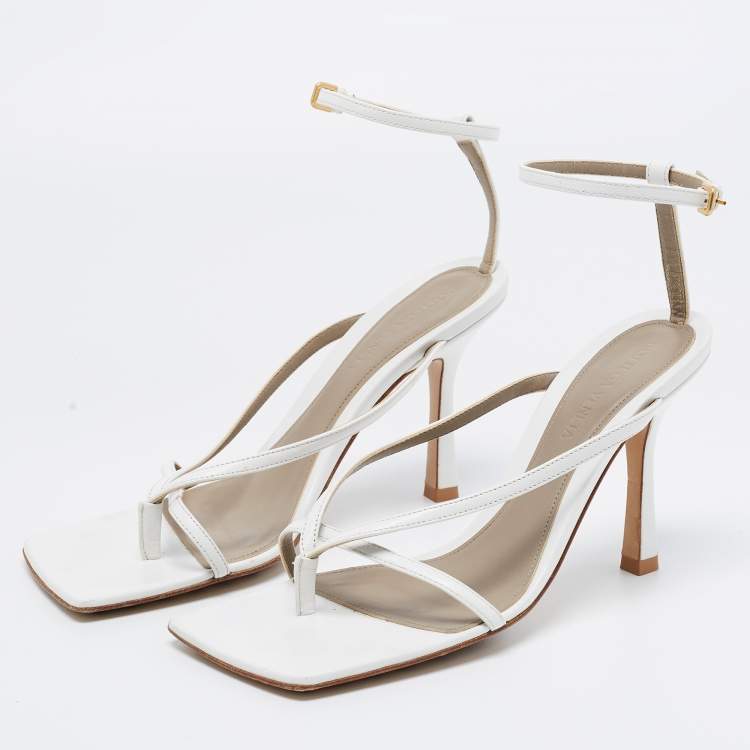 Pre Owned Bottega Veneta White Leather Thong Sandals Size 37