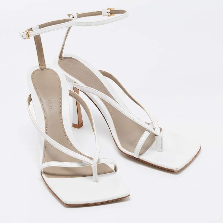 Pre Owned Bottega Veneta White Leather Thong Sandals Size 37