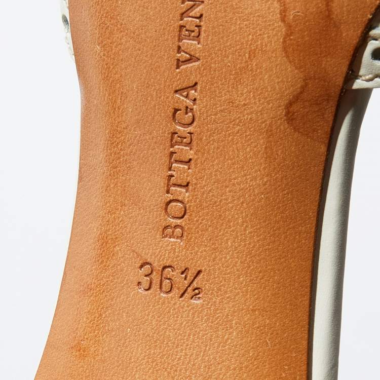 مملوكة مسبقًا Bottega Veneta White Perforated Intrecciato Leather Slide Sandals Size 36.5 