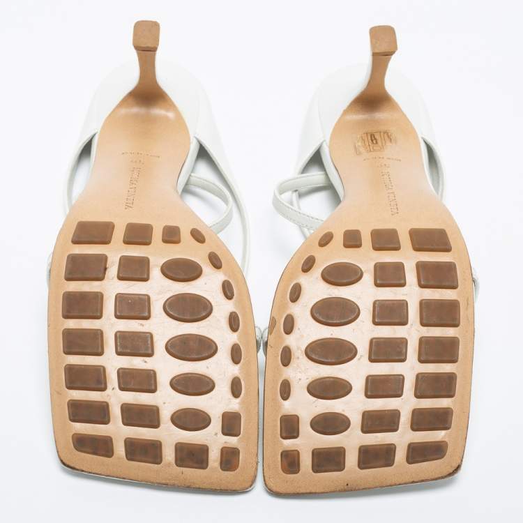 مملوكة مسبقًا Bottega Veneta White Leather Stretch Strap Sandals Size 39